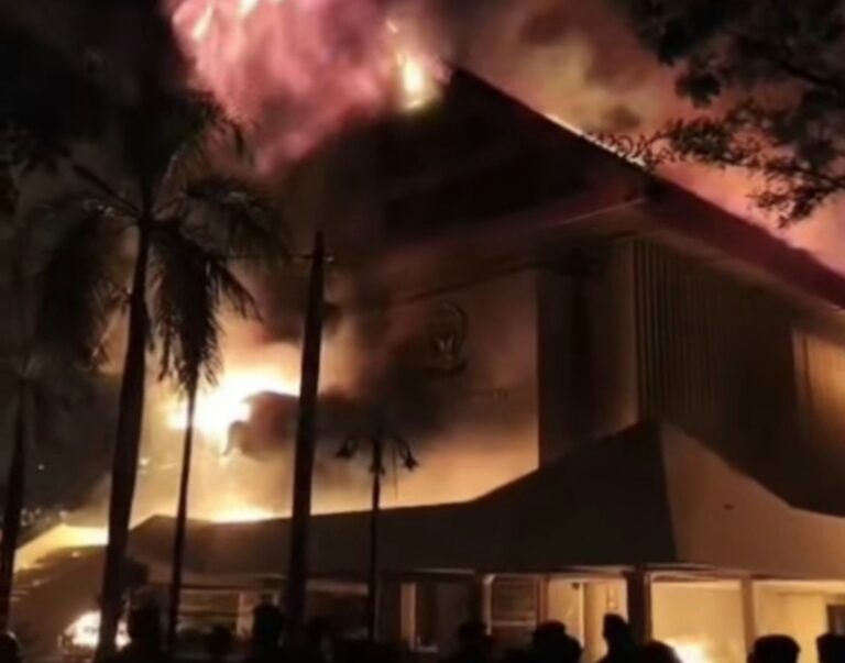 Gedung DPRD Makassar Terbakar Saat Aksi, 3 Orang Meninggal