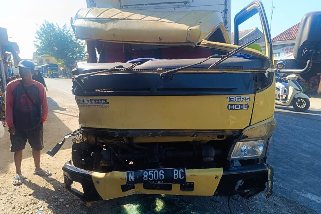 Kecelakaan Tabrakan Beruntun